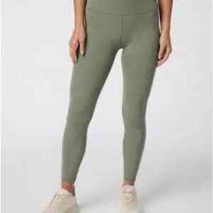 Vuori pistachio Women's Leggings size medium